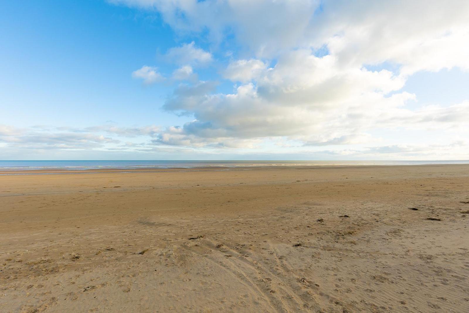 Beachfront Apartment - Ground Floor Apartment With Sea Views, Next To The Beach, Bridlington, North Yorkshire Bessingby Экстерьер фото